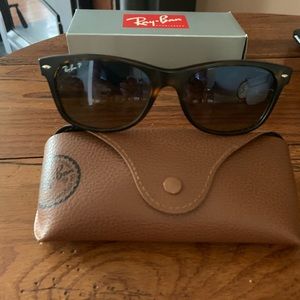 Ray Ban Wayfarer Polarized Sunglasses